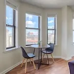 Perfect 1Br In Prime Location & View Of Stadiums