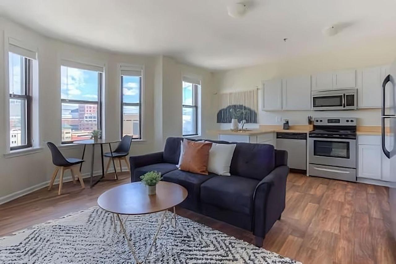 Perfect 1br In Prime Location & View Of Stadiums