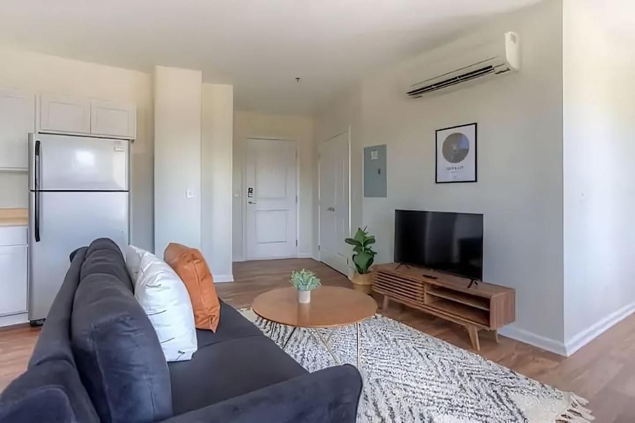 Perfect 1br In Prime Location & View Of Stadiums *